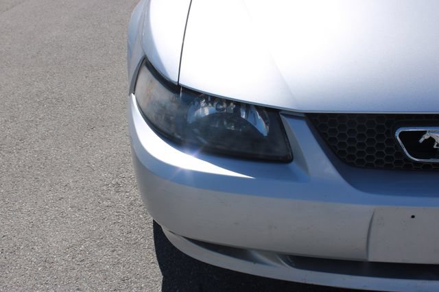 Used 2004 Ford Mustang Convertible RWD image 26