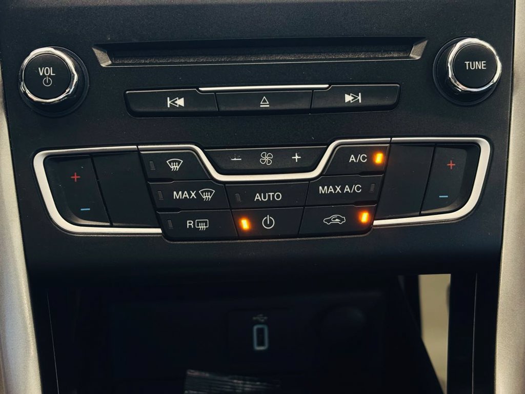 Used 2018 Ford Fusion SE w/ Fusion SE Technology Package FWD image 51