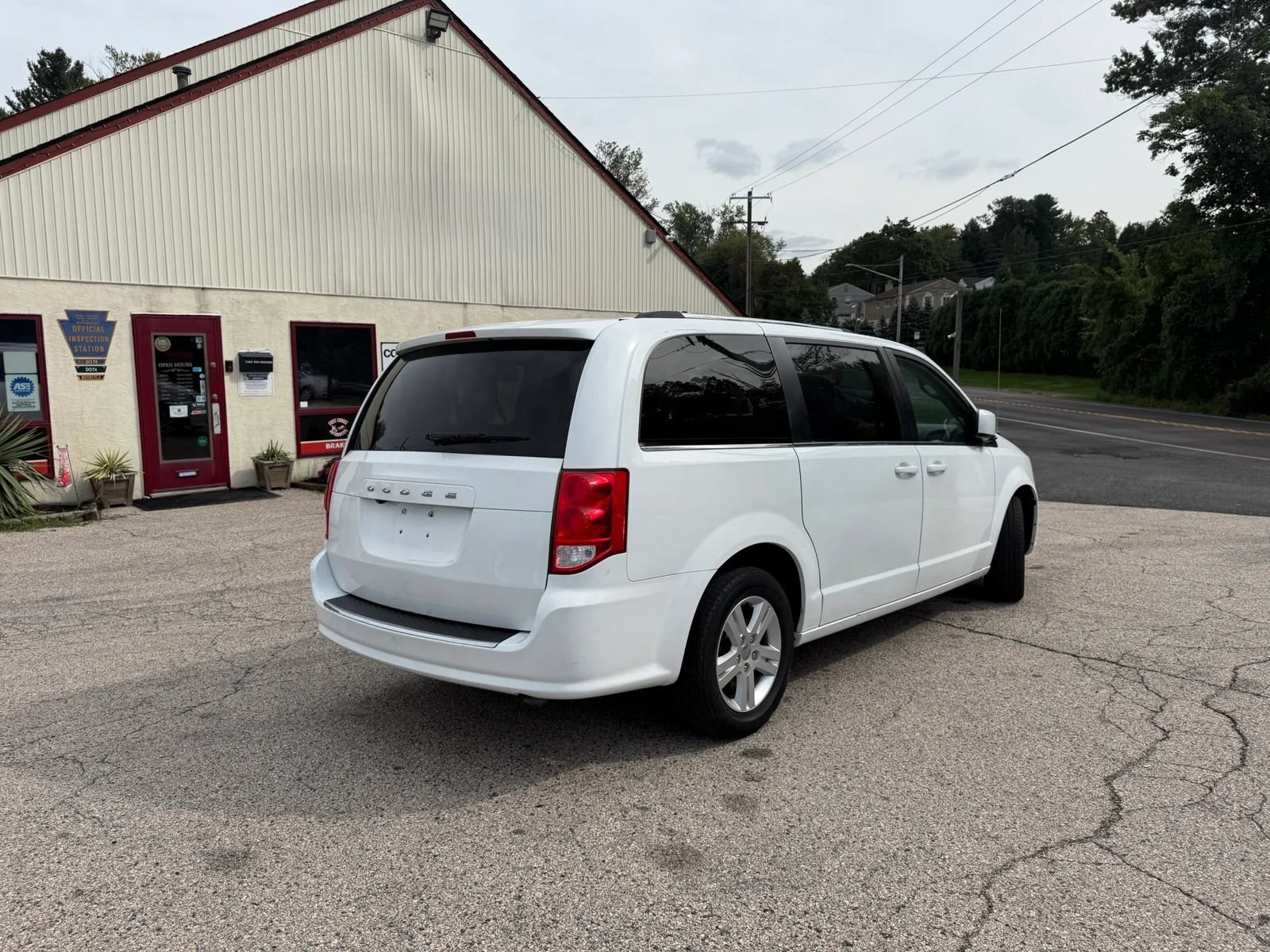 Used 2019 Dodge Grand Caravan Crew FWD image 5