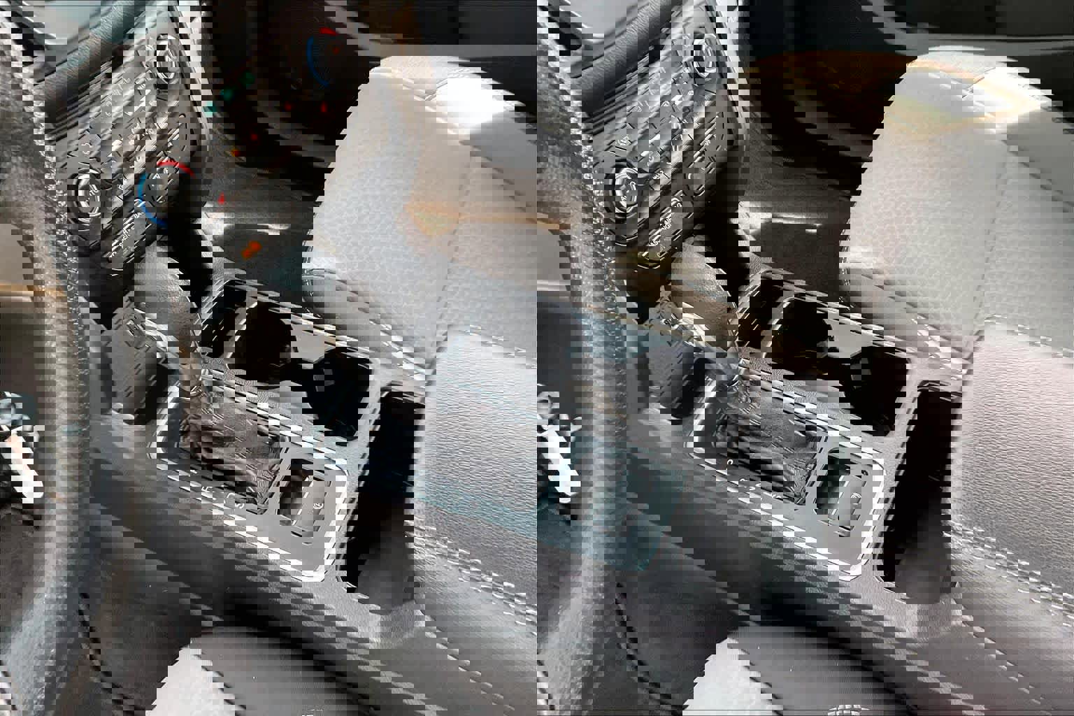 Used 2018 Ford Escape SE w/ SE Sync 3 Package image 17