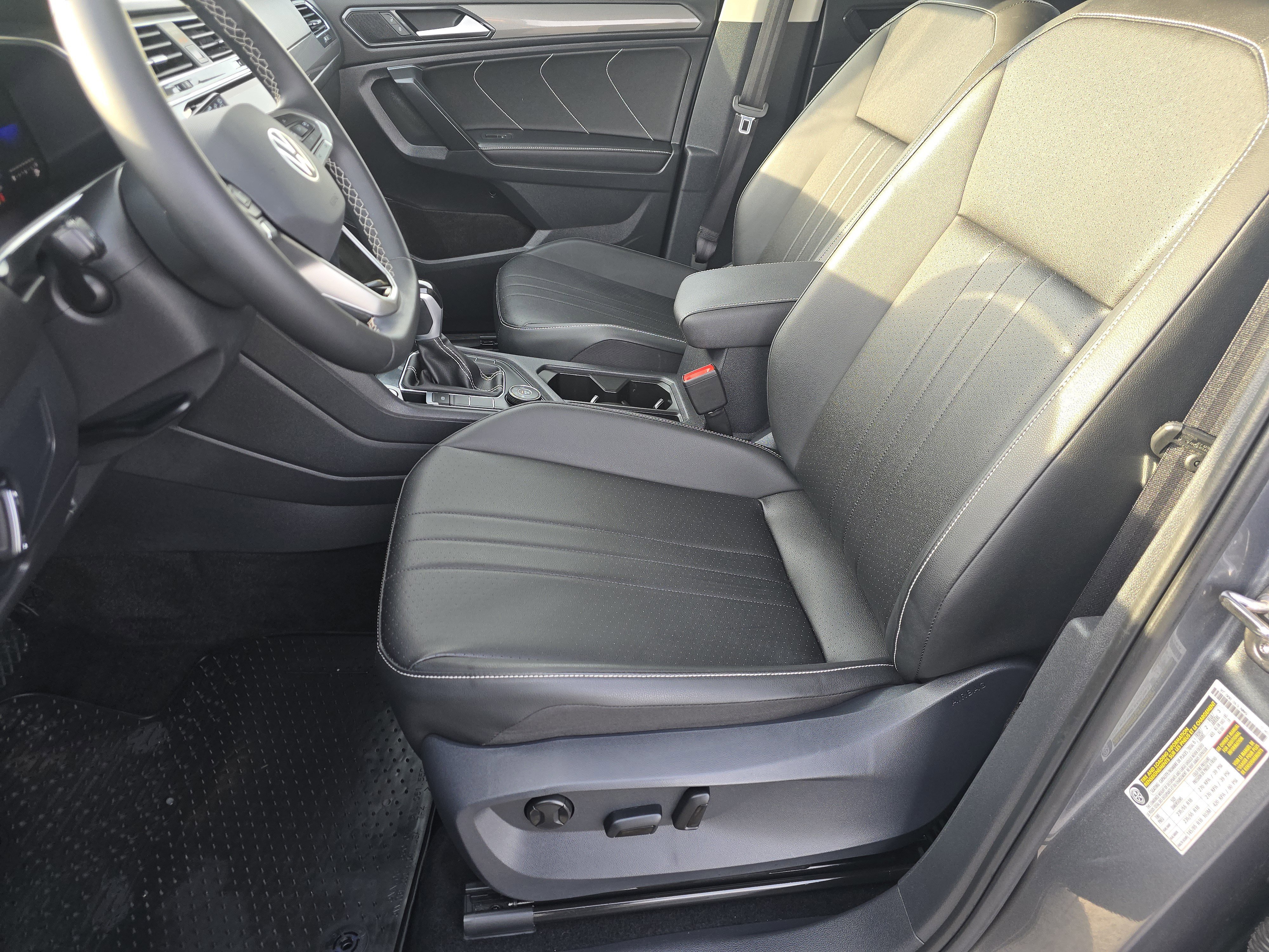 Certified 2023 Volkswagen Tiguan SE w/ Panoramic Sunroof Package image 19