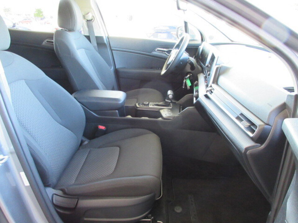 Used 2024 Kia Sportage LX image 23