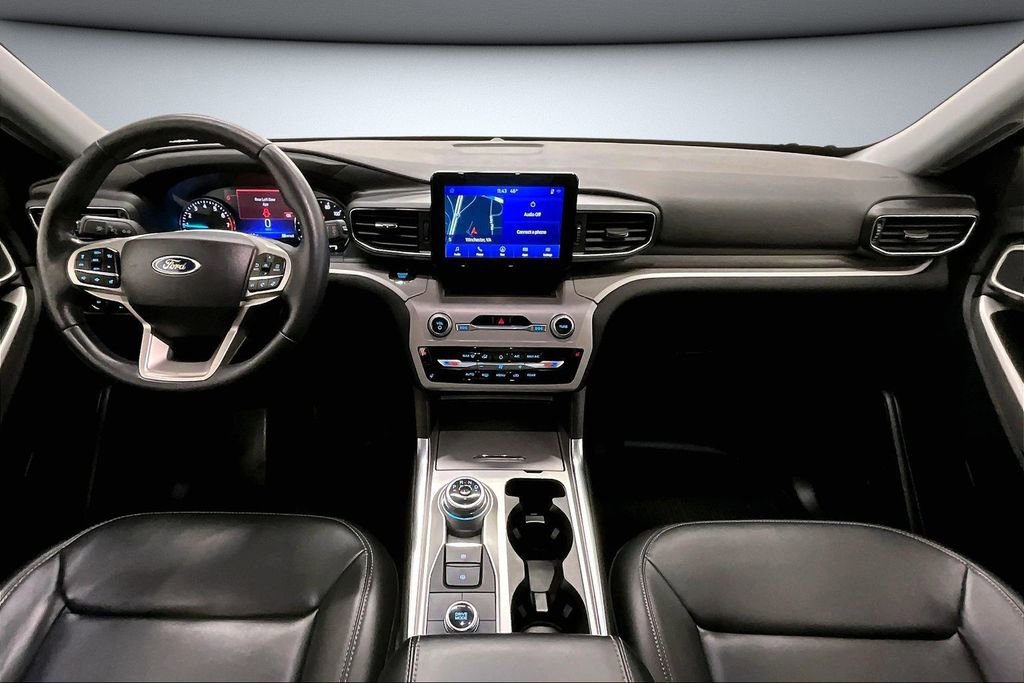 Used 2023 Ford Explorer XLT w/ Equipment Group 202A image 7