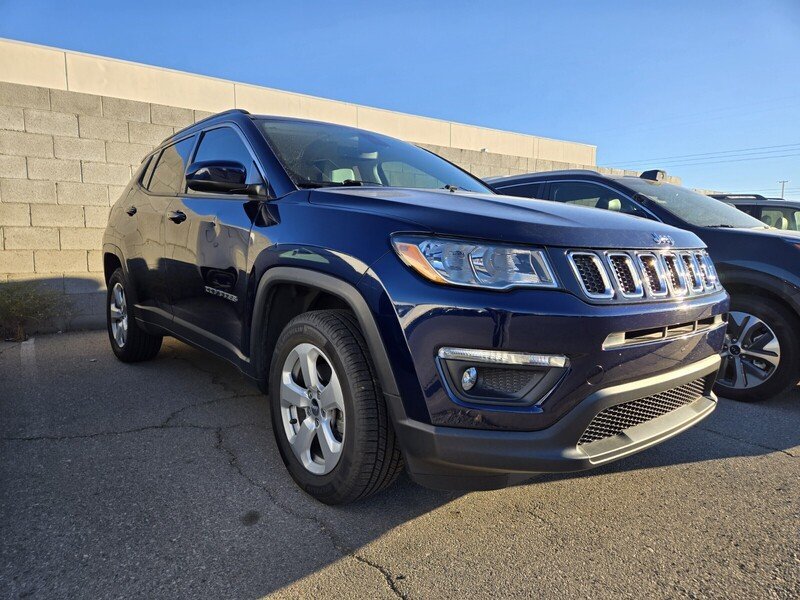 Used 2018 Jeep Compass Latitude w/ Popular Equipment Group AWD/4WD image 2