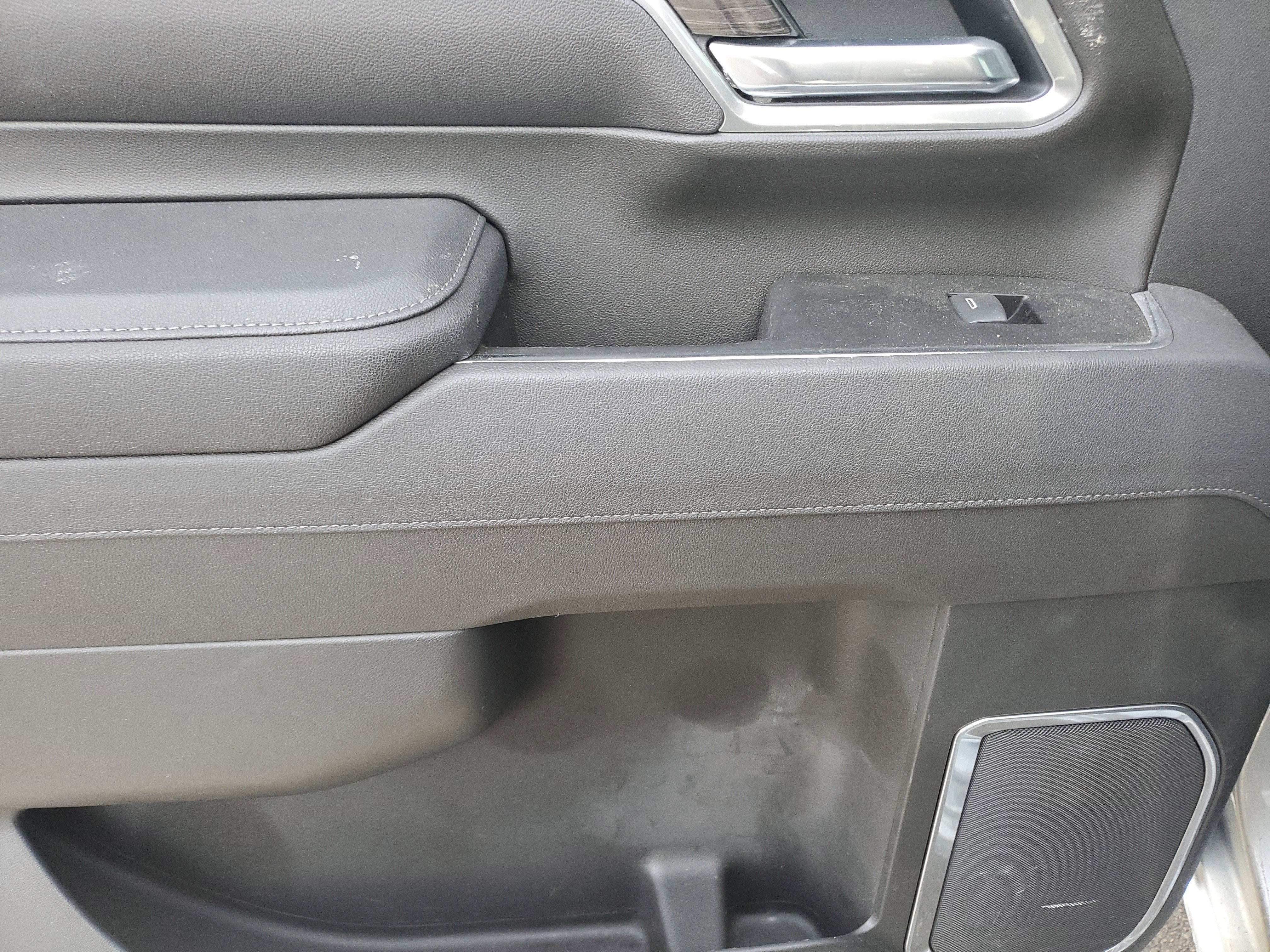 Used 2025 Chevrolet Silverado 2500 LTZ w/ LTZ Plus Package image 16