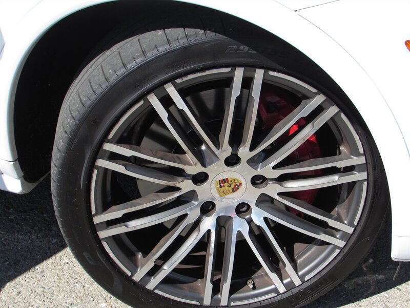Used 2016 Porsche Cayenne GTS AWD/4WD image 37