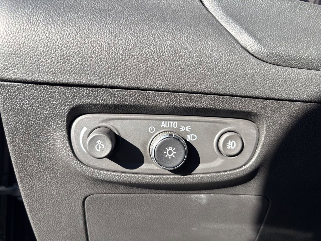 Used 2023 Buick Encore GX Select w/ Sport Touring Package FWD image 42