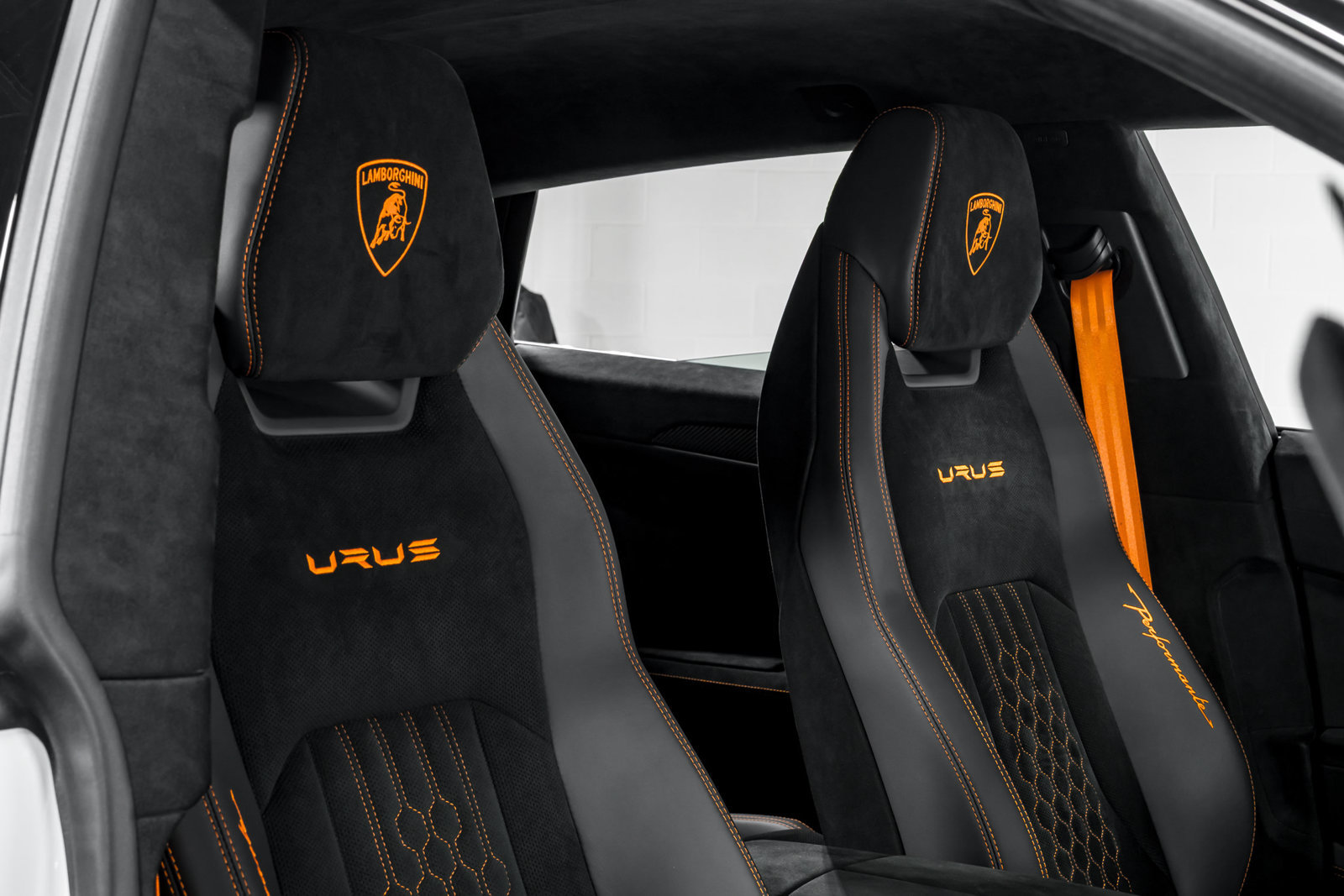 Used 2024 Lamborghini Urus Performante AWD/4WD image 40