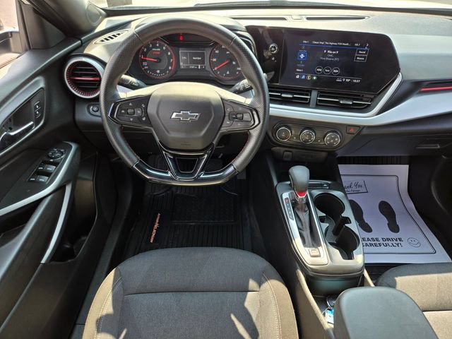Used 2025 Chevrolet Trax RS w/ Sunroof Package FWD image 14