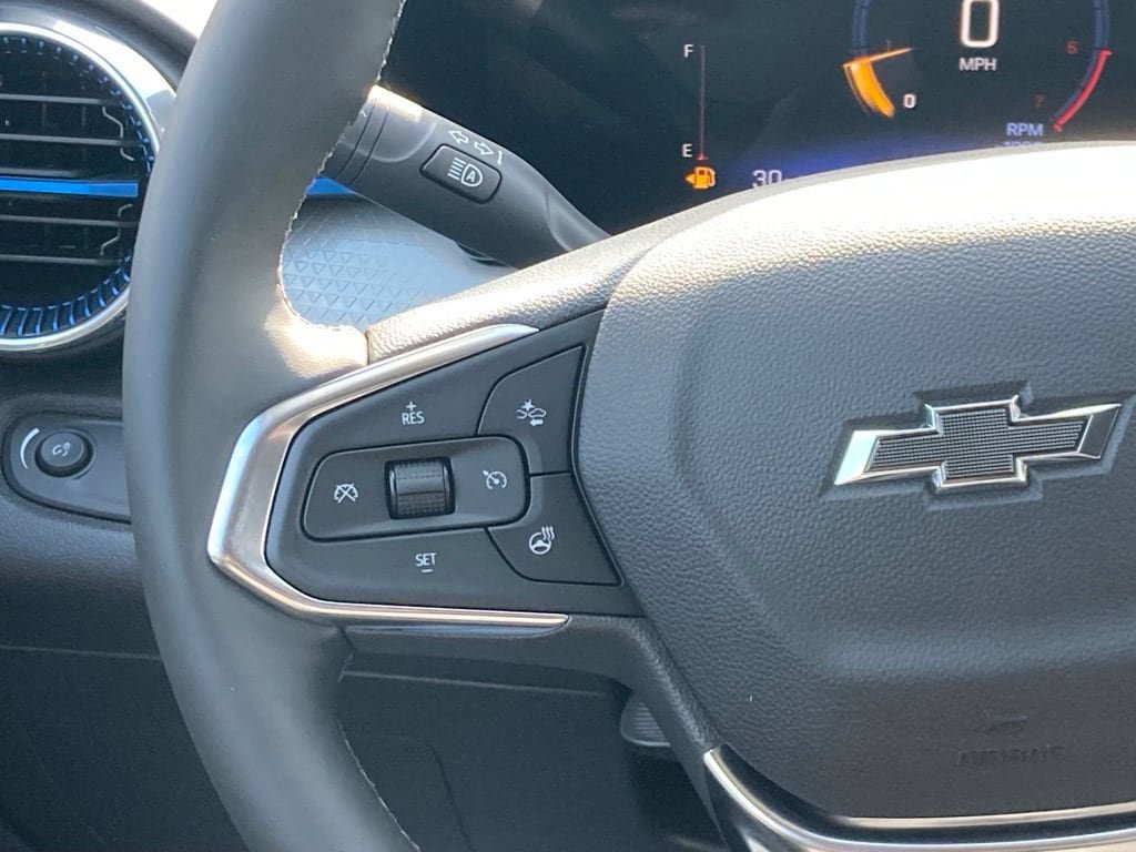 New 2026 Chevrolet Trax LT w/ Midnight Edition FWD image 9