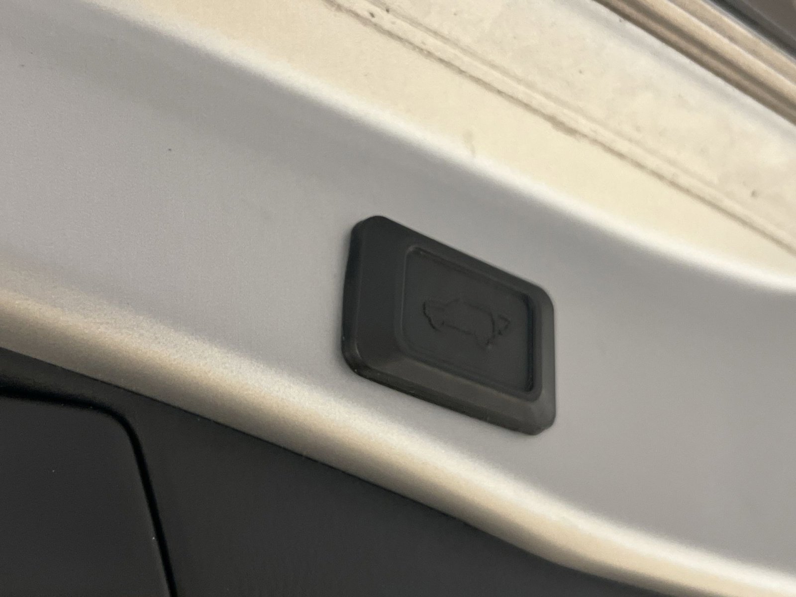 Used 2020 Toyota RAV4 Limited image 24