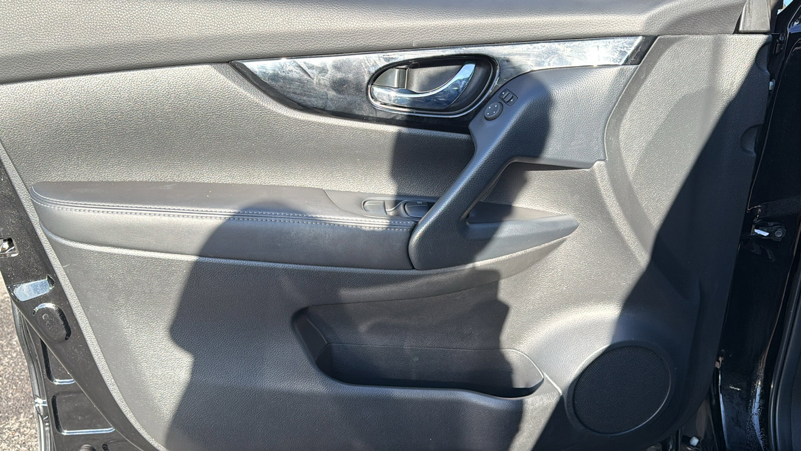 Used 2022 Nissan Rogue Sport SL image 6