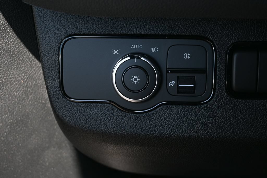 Used 2025 Mercedes-Benz Sprinter 2500 image 9