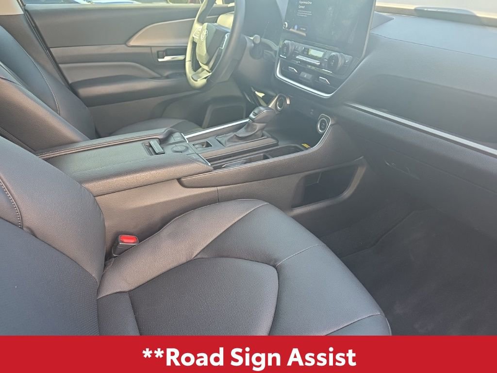 Used 2025 Toyota Grand Highlander FWD image 16