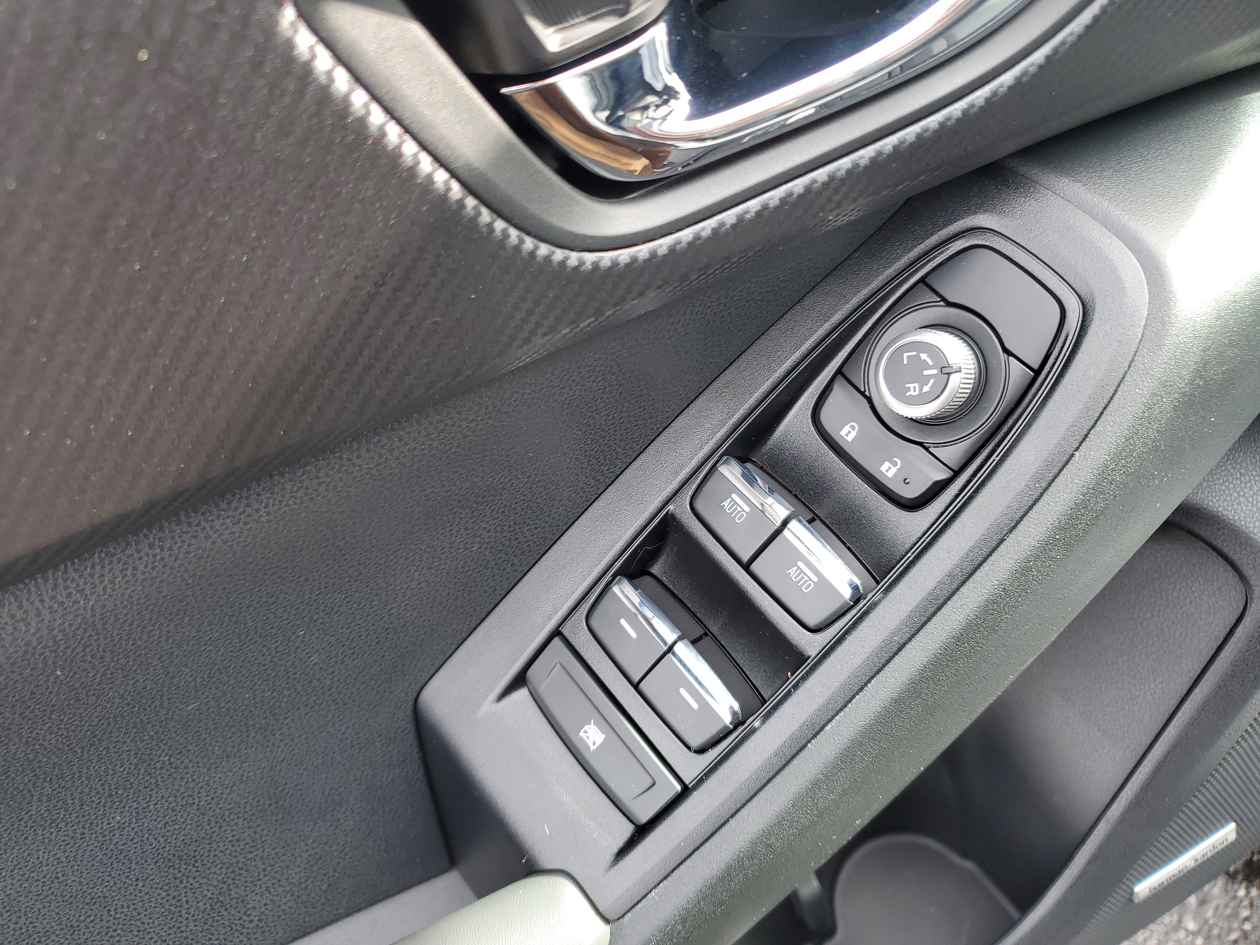 Certified 2025 Subaru Crosstrek 2.5i Limited w/ Crosstrek Mirror Package image 16