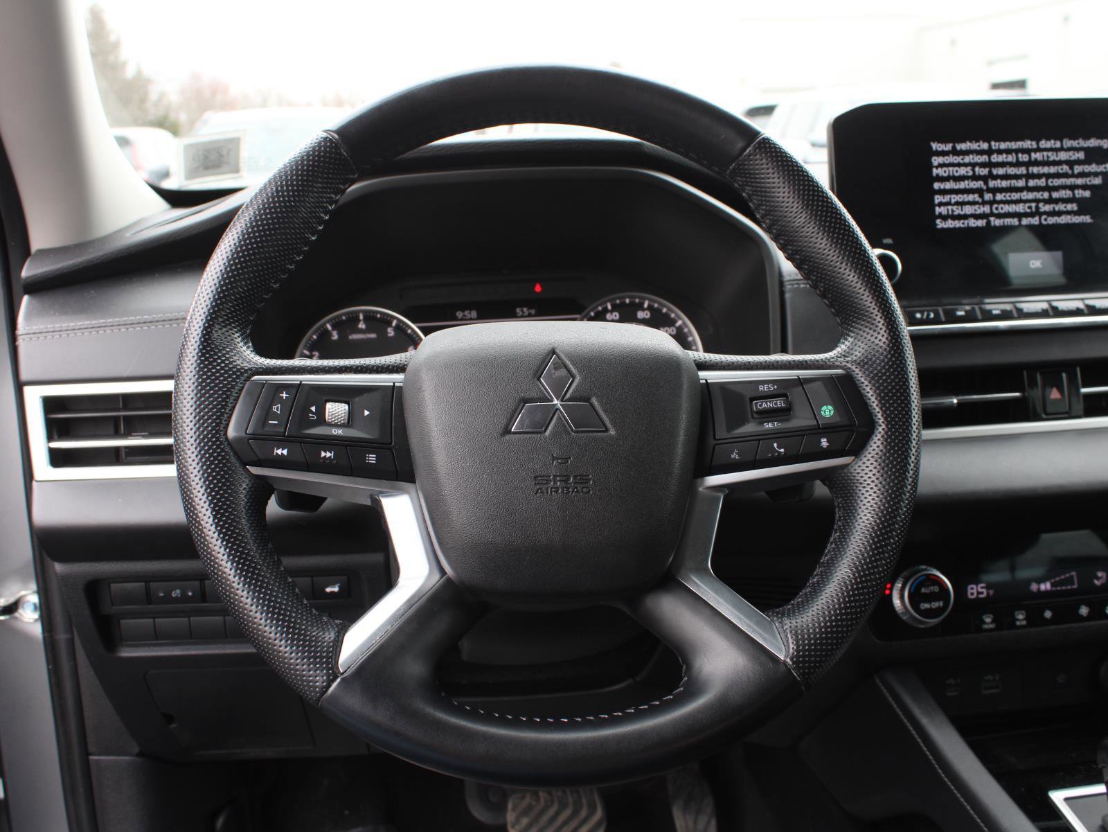 Used 2022 Mitsubishi Outlander SE image 11