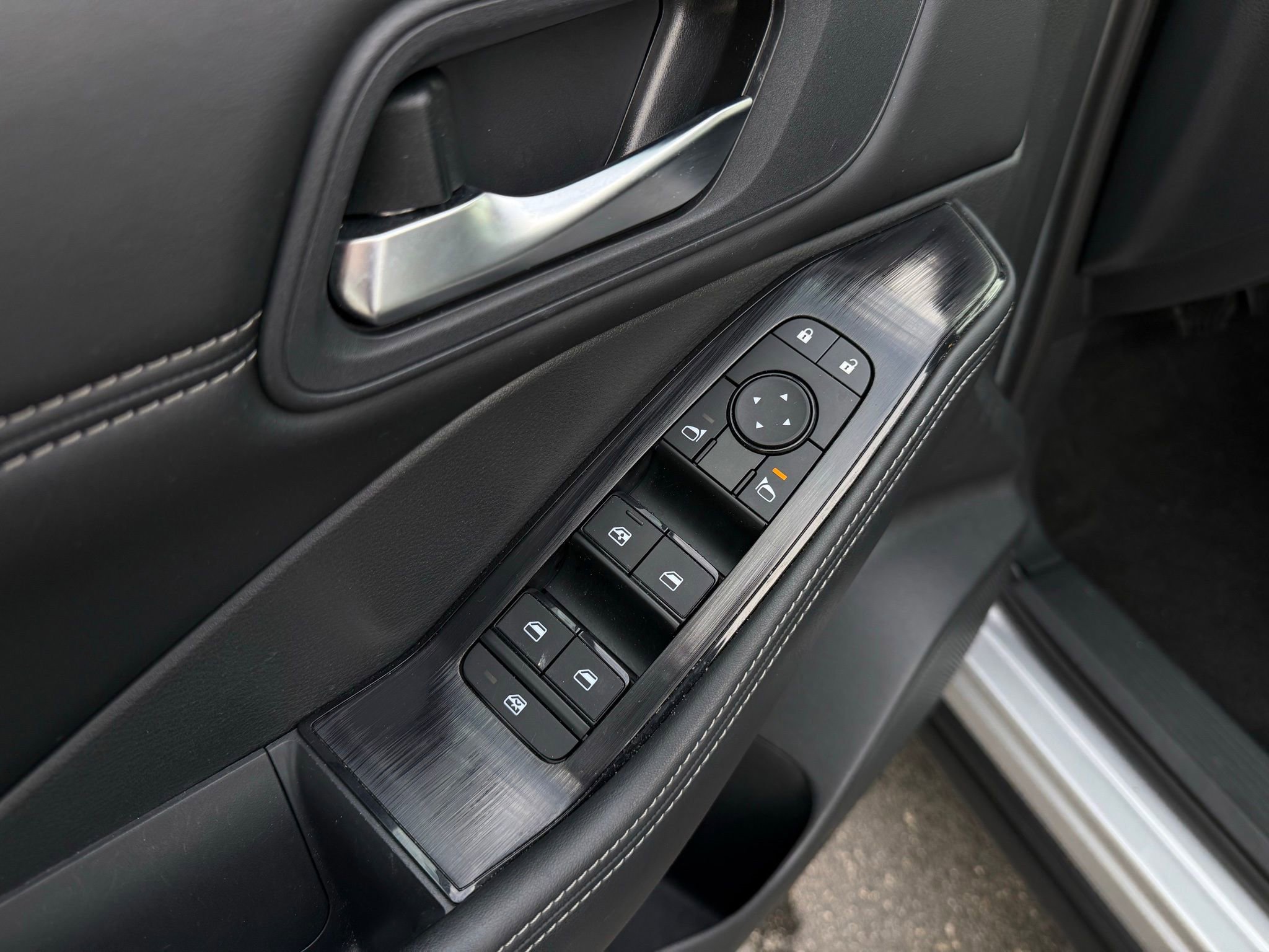 Used 2023 Nissan Rogue SV w/ SV Premium B Package image 41