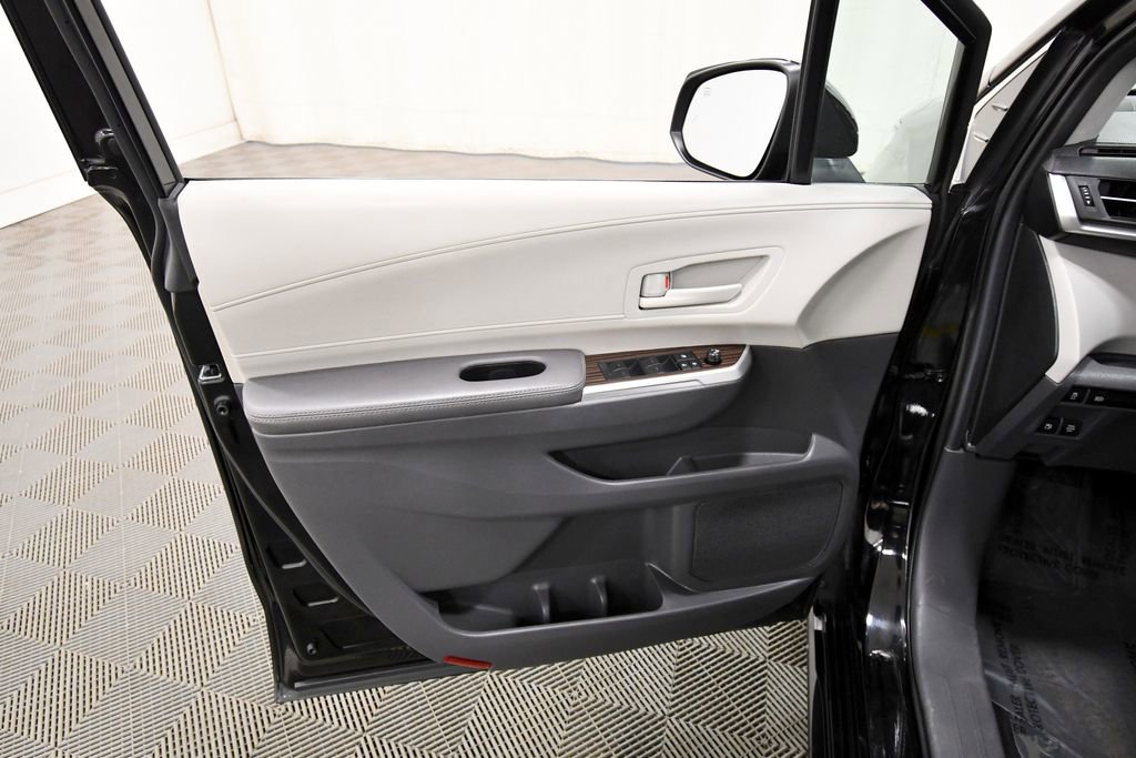Used 2024 Toyota Sienna LE FWD image 13