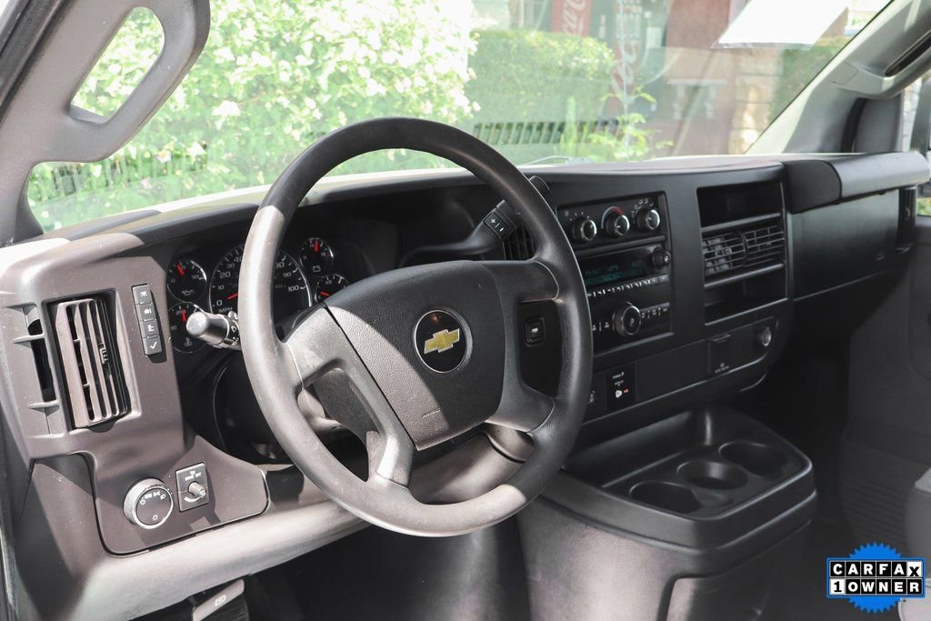 Used 2018 Chevrolet Express 3500 RWD image 18