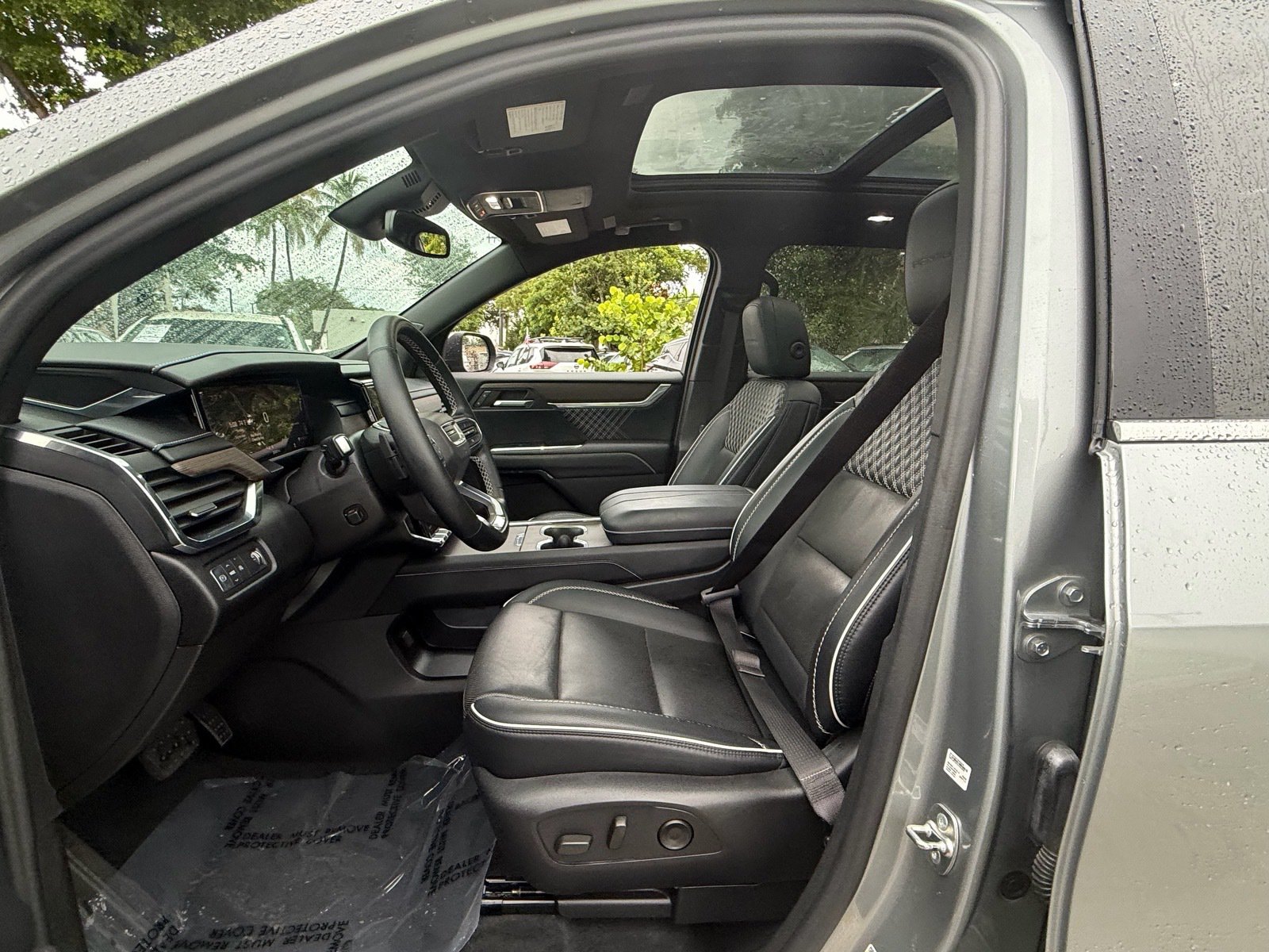 Used 2024 GMC Acadia Denali FWD image 9