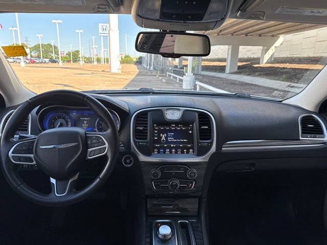 Used 2019 Chrysler 300 Touring w/ Driver Convenience Group RWD image 7
