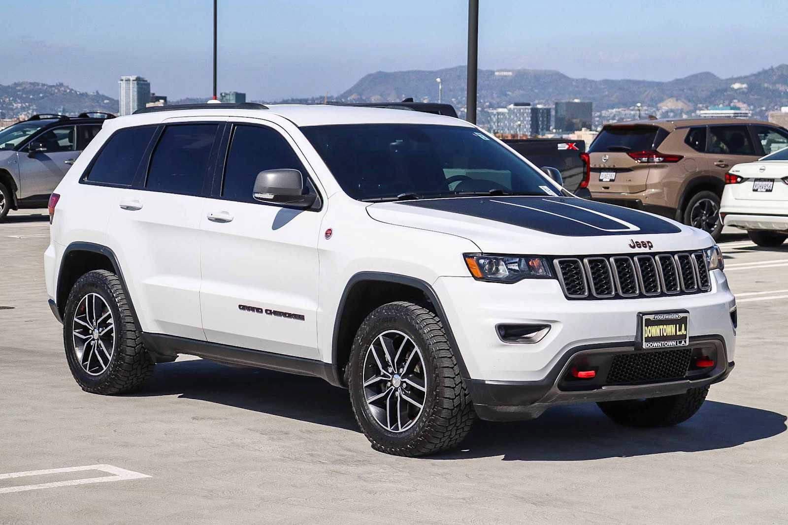 Used 2017 Jeep Grand Cherokee Trailhawk image 3