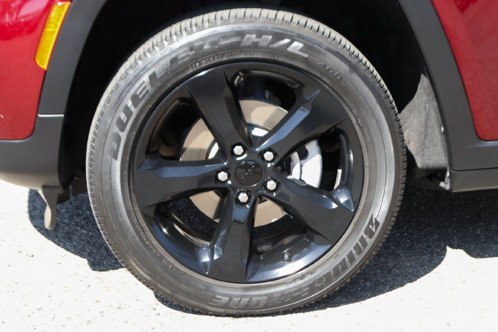 Used 2024 Jeep Grand Cherokee Altitude RWD image 42