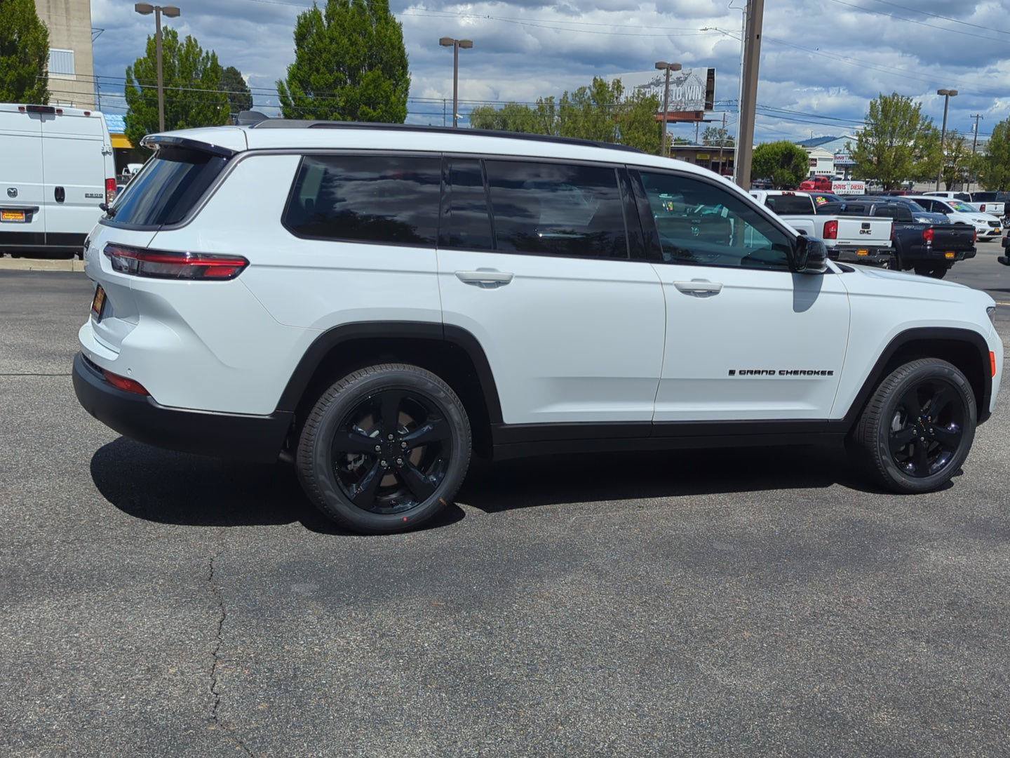 New 2026 Jeep Grand Cherokee L Limited w/ Limited Altitude Package AWD/4WD image 6