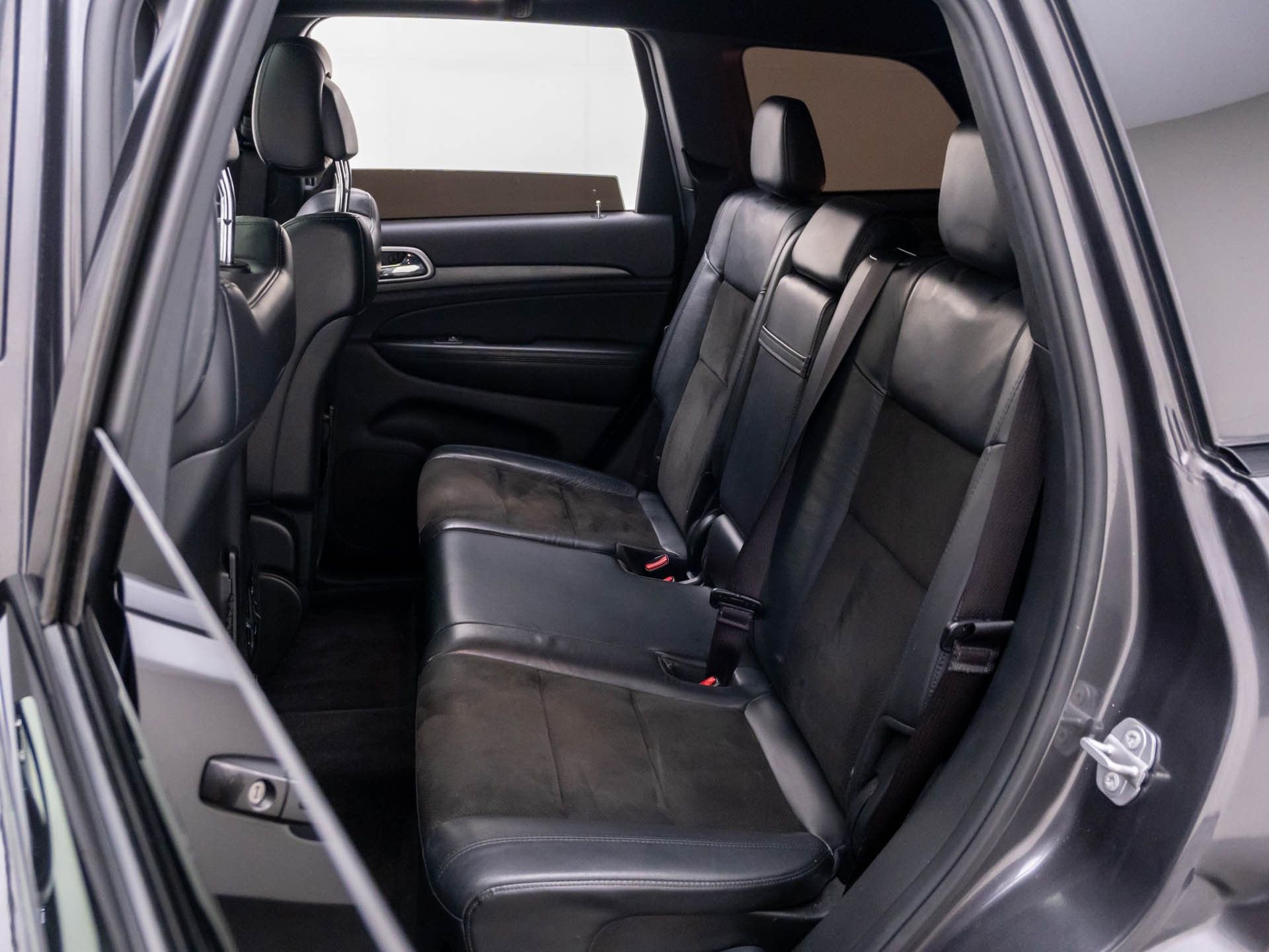 Used 2018 Jeep Grand Cherokee Altitude AWD/4WD image 17