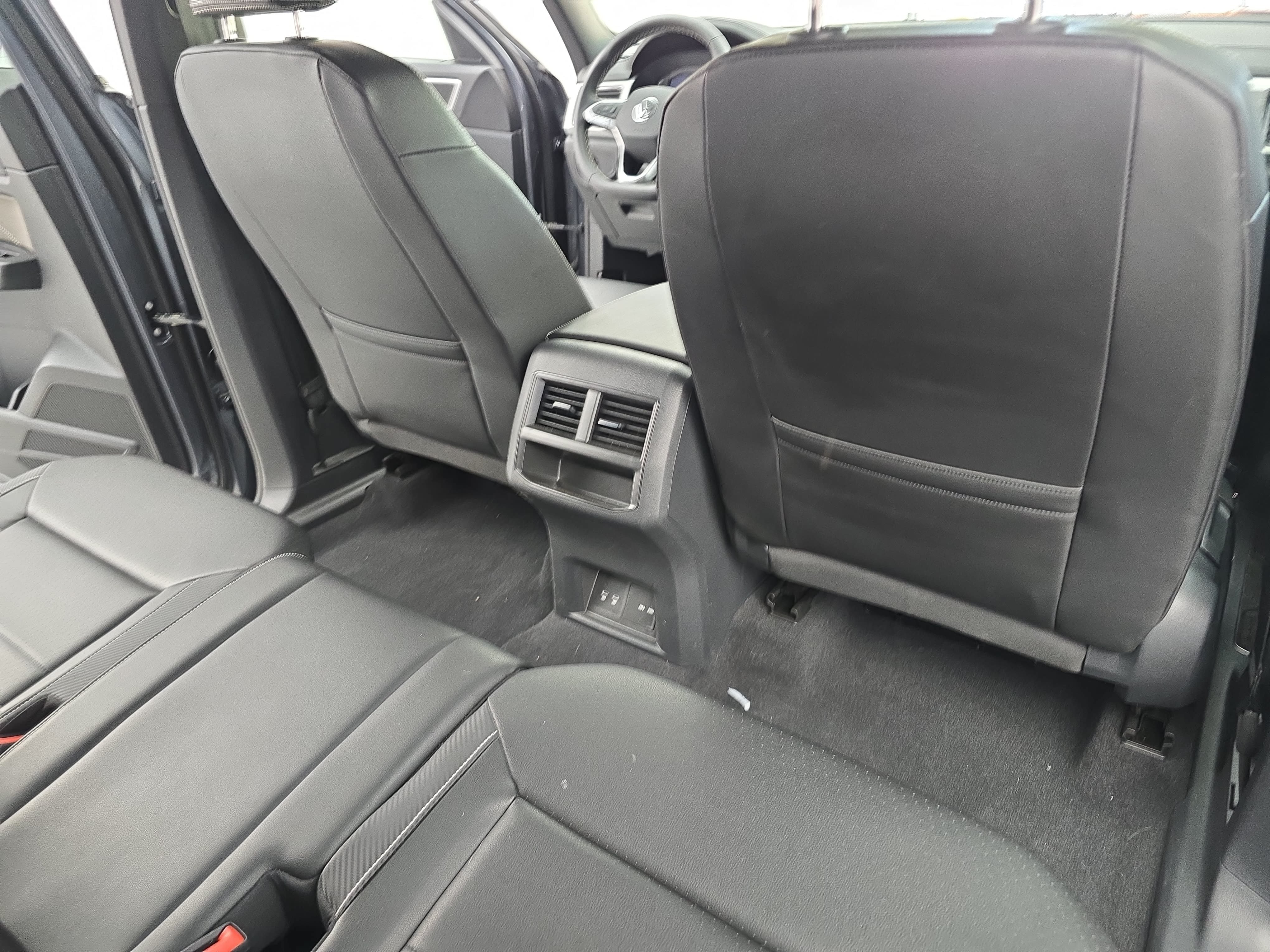 Certified 2023 Volkswagen Atlas Cross Sport SE AWD/4WD image 11
