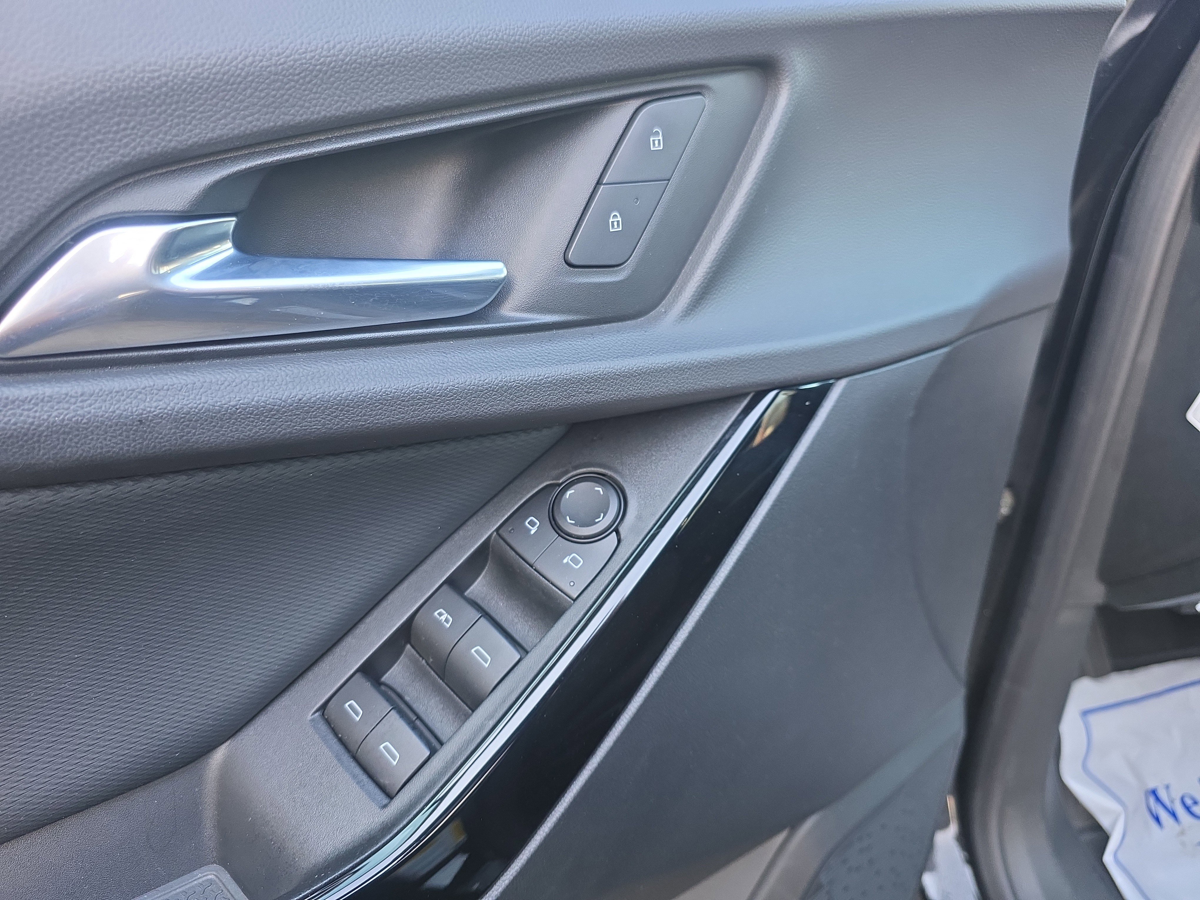 Used 2025 Chevrolet Equinox LT image 16