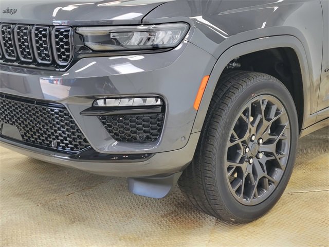 New 2025 Jeep Grand Cherokee Summit image 11