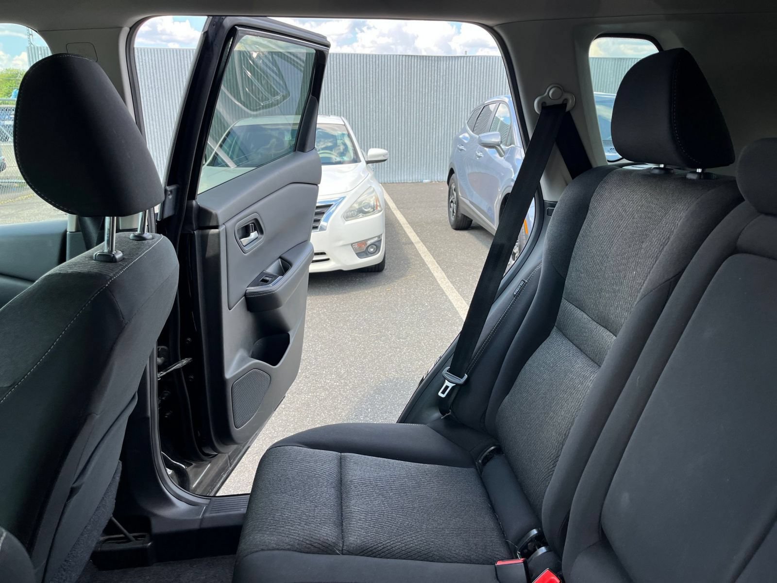 Used 2025 Nissan Rogue SV FWD image 41