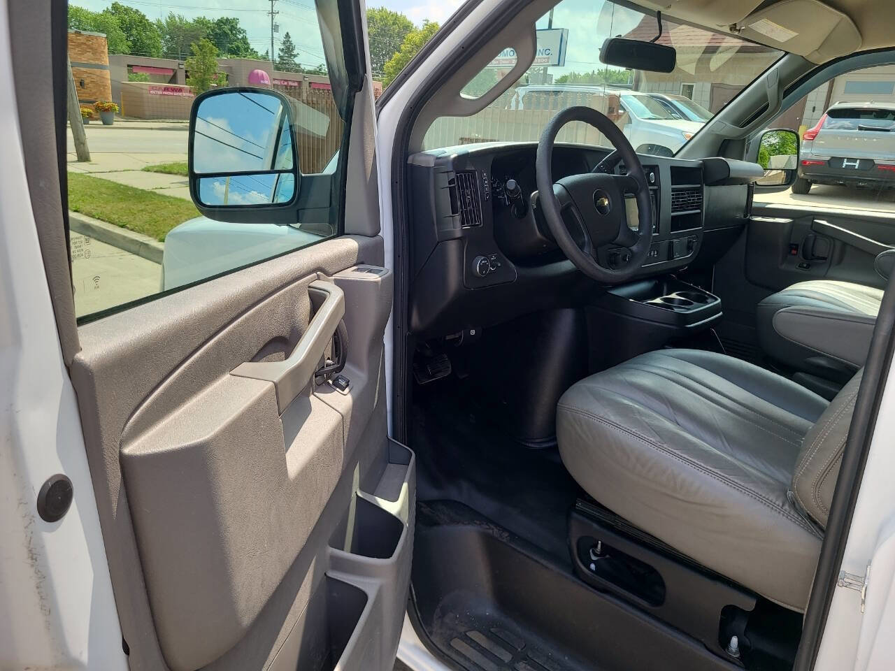 Used 2018 Chevrolet Express 2500 2500 3dr Extended Cargo Van image 43