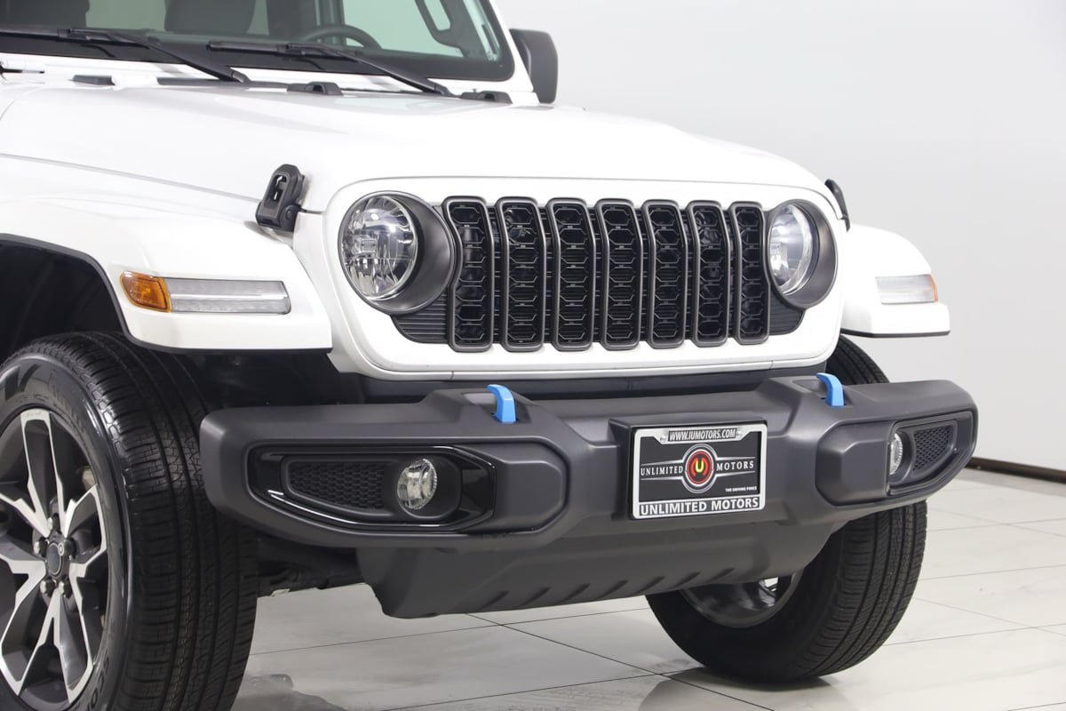Used 2024 Jeep Wrangler Unlimited w/ Convenience Group AWD/4WD image 33
