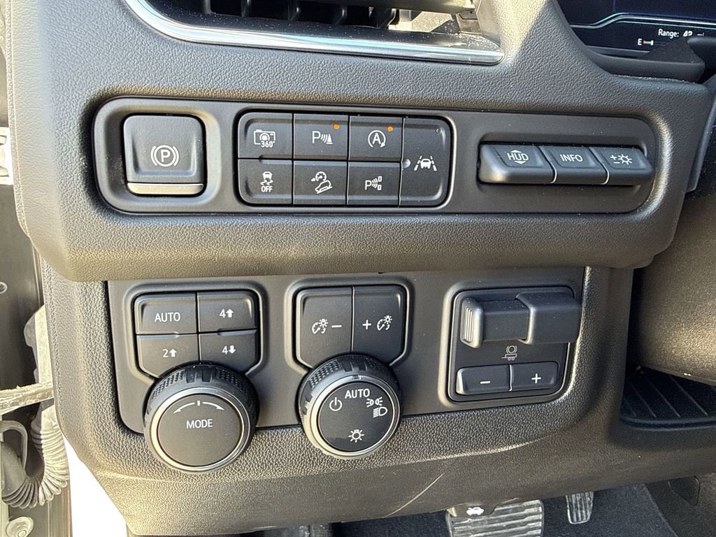 Used 2024 Chevrolet Suburban High Country w/ Advanced Technology Package AWD/4WD image 28