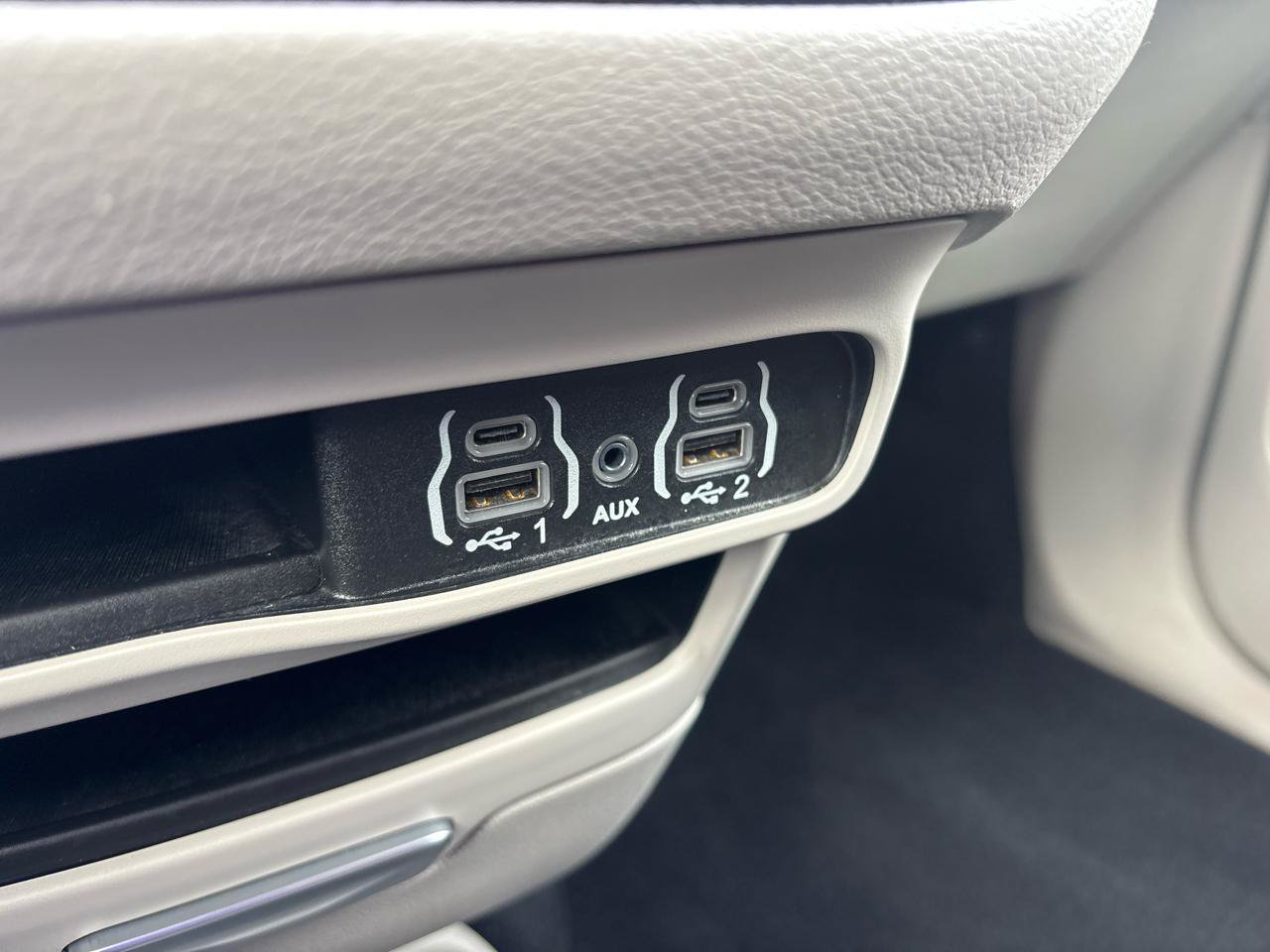 Used 2024 Chrysler Voyager LX FWD image 22