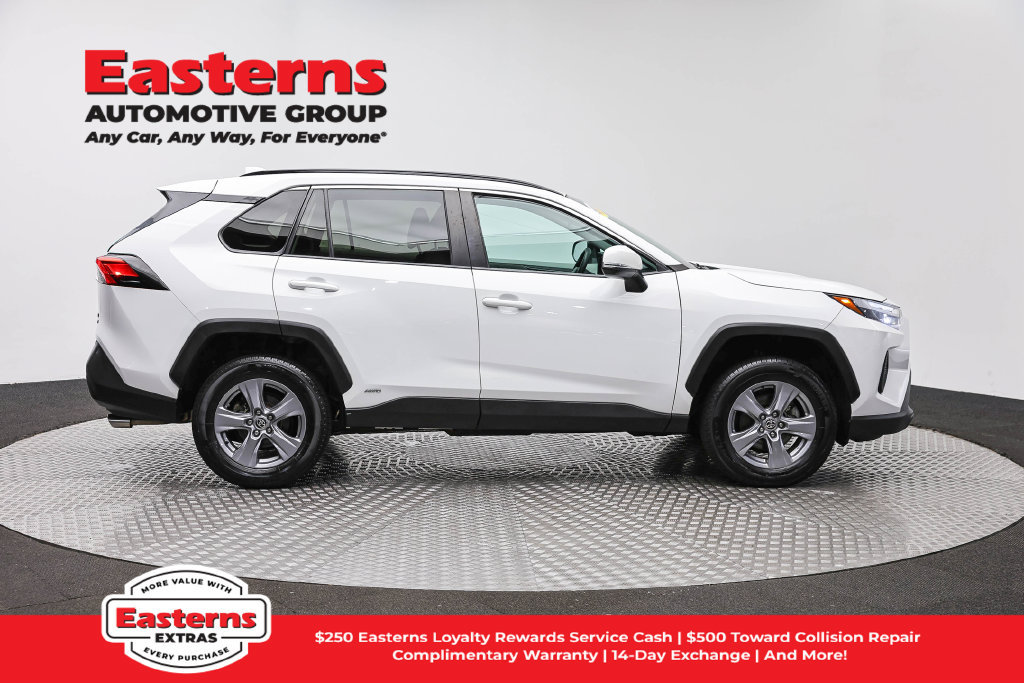 Used 2022 Toyota RAV4 XLE AWD/4WD image 5