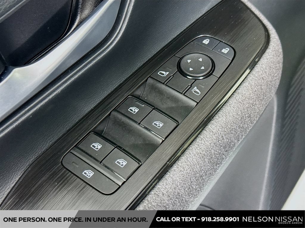 Certified 2025 Nissan Kicks SV AWD/4WD image 16