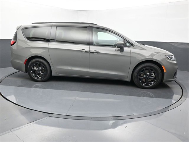 Used 2021 Chrysler Pacifica Touring-L w/ S Appearance Package image 6