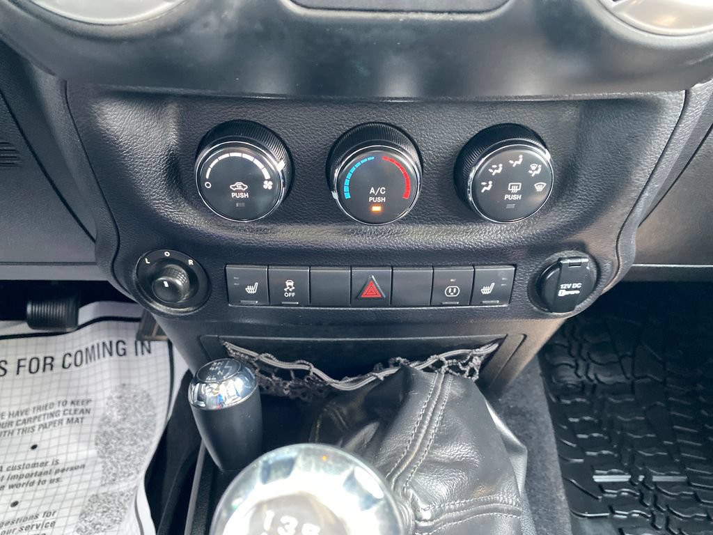 Used 2014 Jeep Wrangler Unlimited Rubicon w/ Connectivity Group AWD/4WD image 19