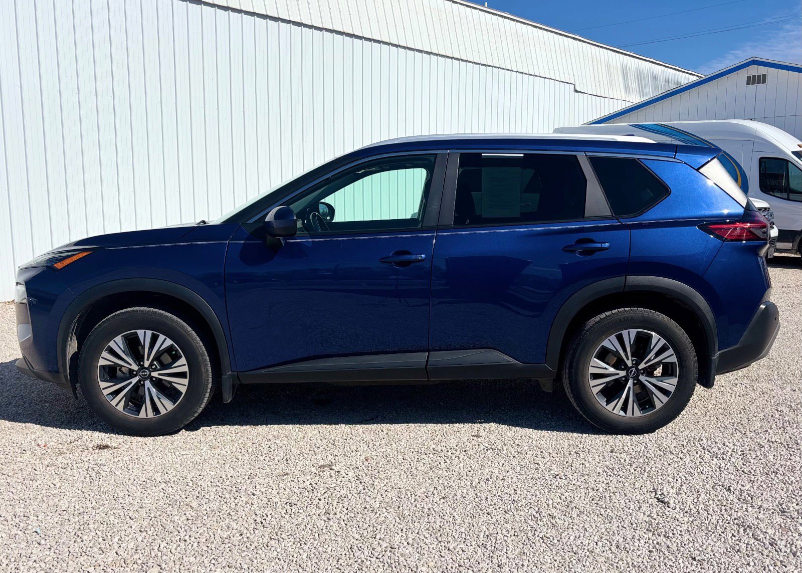 Used 2023 Nissan Rogue SV w/ SV Premium B Package image 11