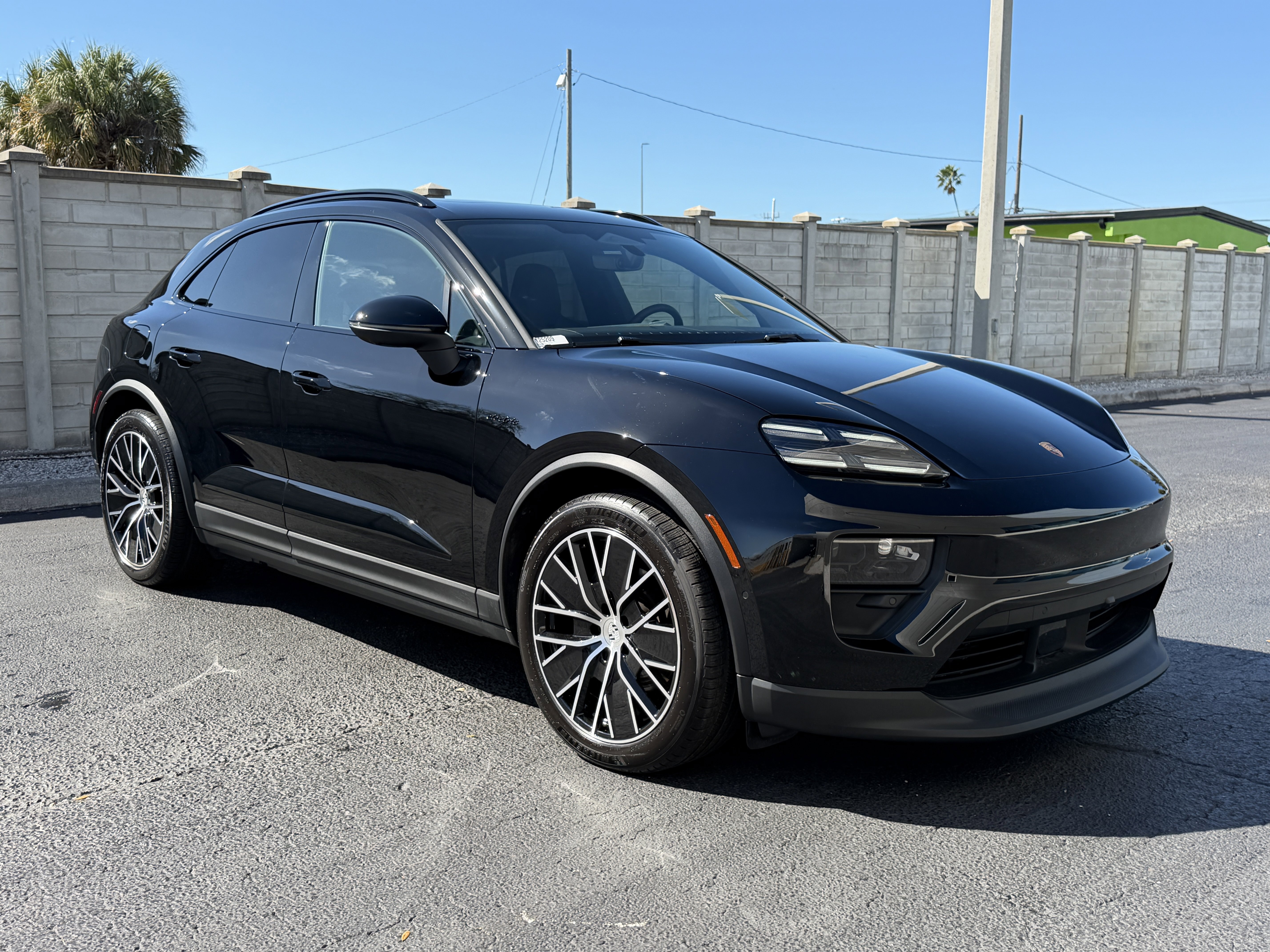 Certified 2025 Porsche Macan Electric image 8
