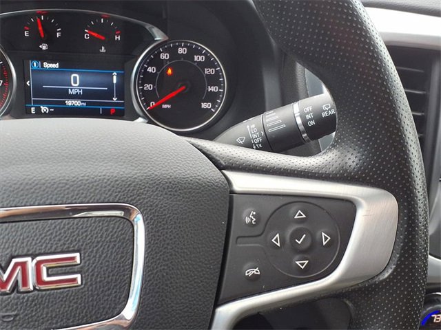 Used 2023 GMC Acadia SLE w/ Driver Convenience Package image 16