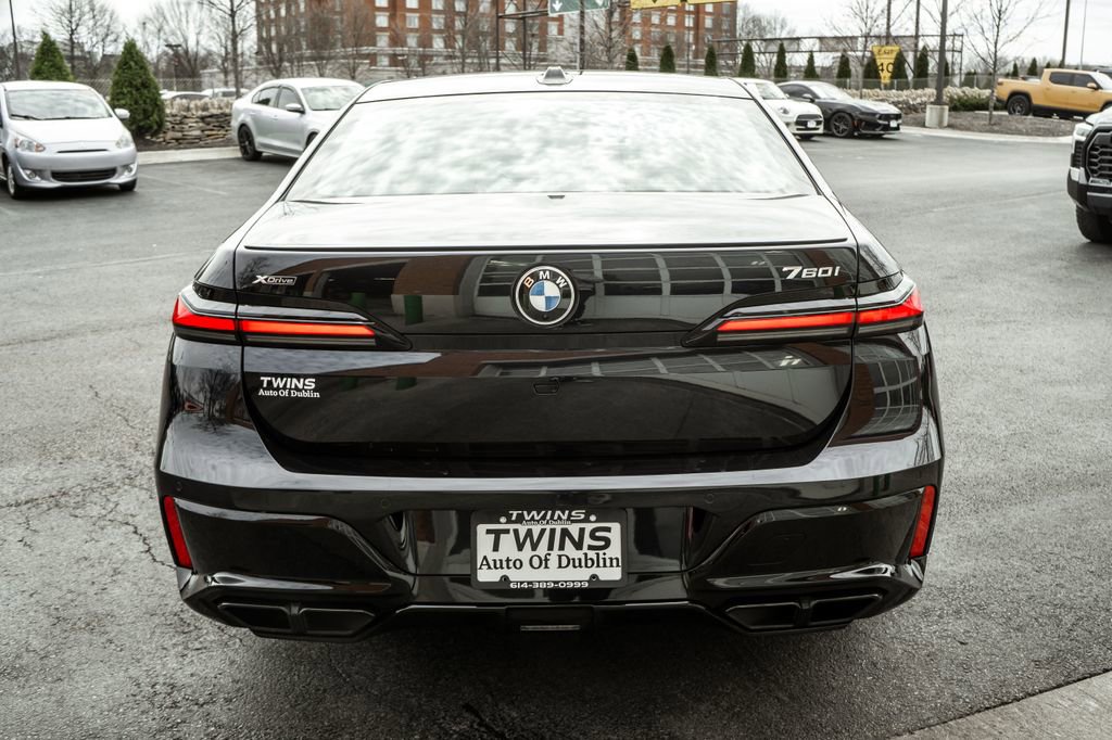 Used 2023 BMW 760i xDrive w/ Executive Package image 41