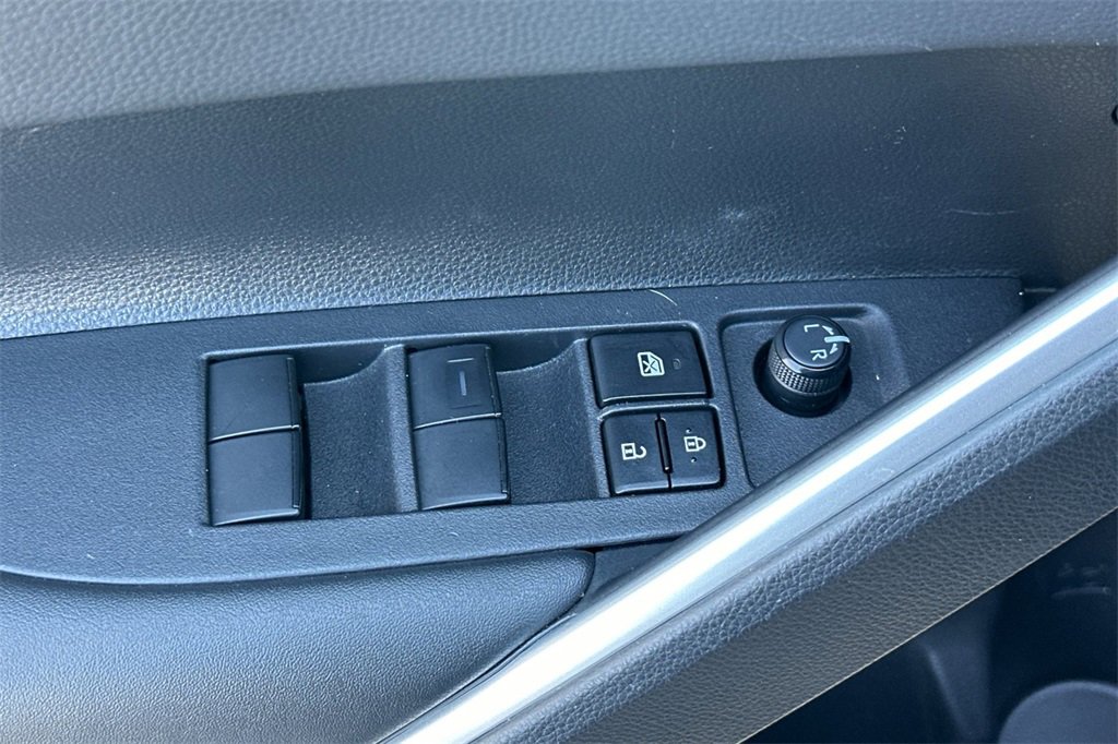 Used 2023 Toyota Corolla Cross XLE image 15