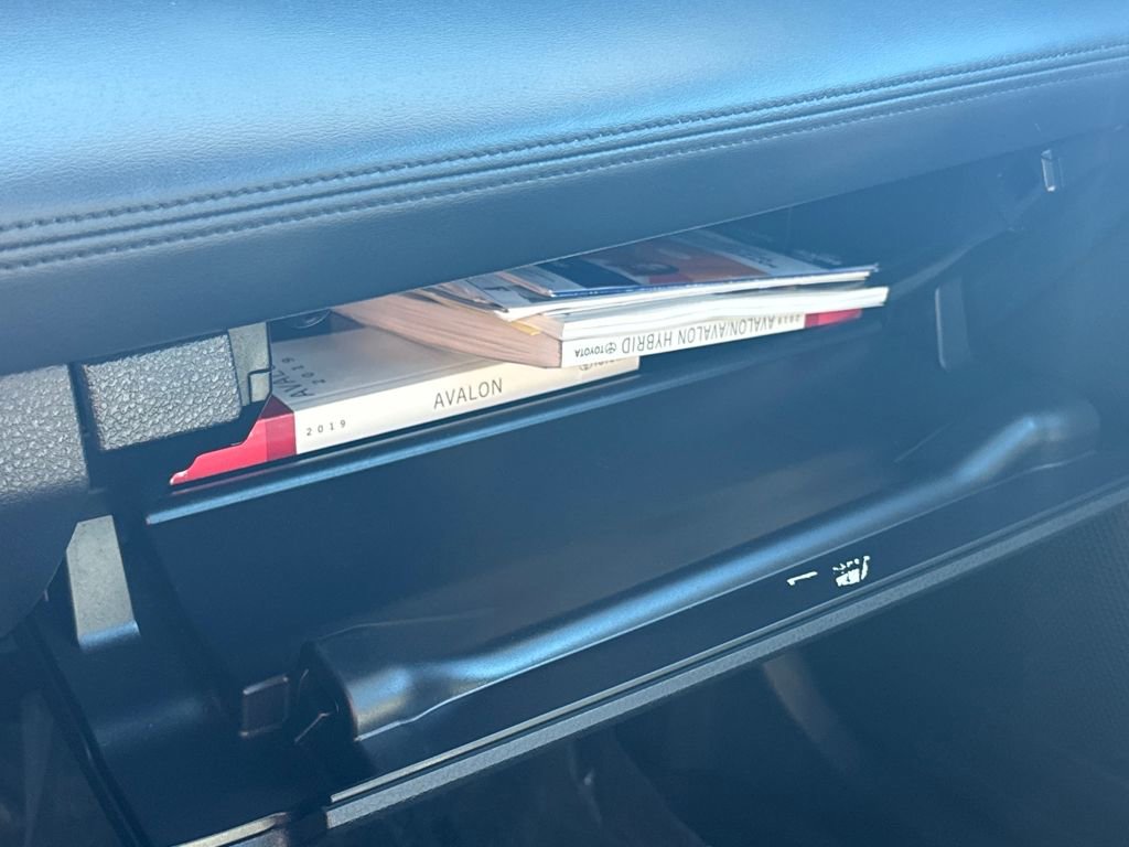 Used 2019 Toyota Avalon XLE w/ Moonroof Package image 27