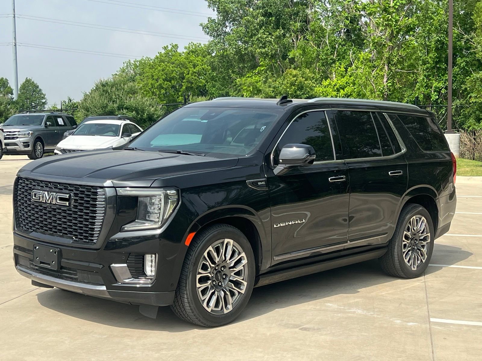 Used 2023 GMC Yukon Denali Ultimate AWD/4WD image 5