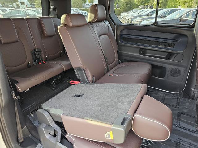 Used 2025 Volkswagen ID. Buzz Pro S RWD image 4