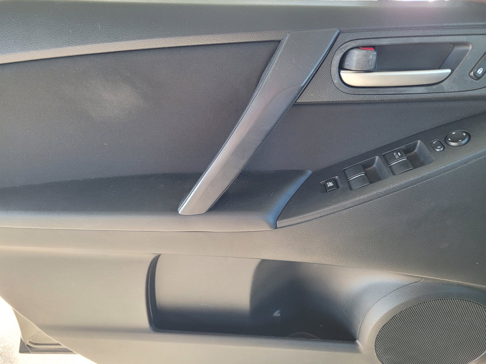 Used 2012 MAZDA MAZDA3 i Touring FWD image 17